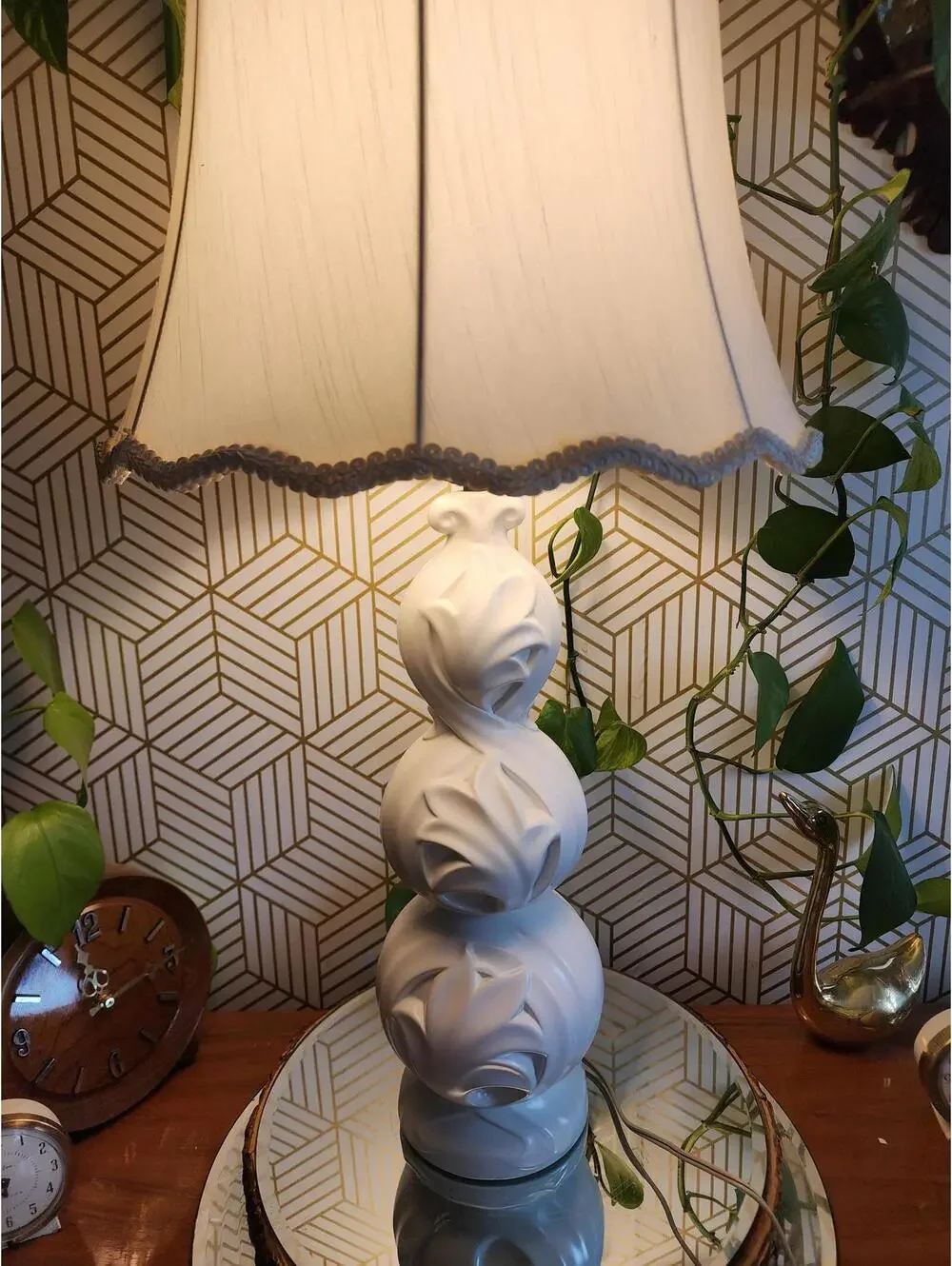 Vintage Midcentury Ivory Ceramic Holland Mold Lamp
